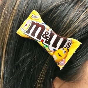 M&M fashionable hair clip